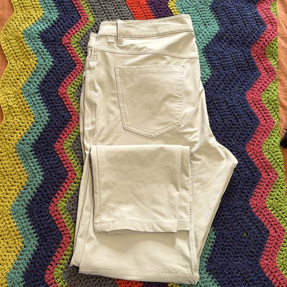 lululemon athletica Men's Chinos in Off-White/Cream - 36x30